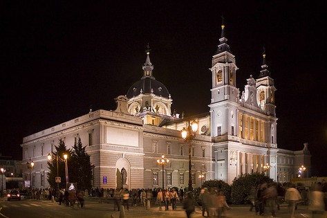 catedral de la almudena noche