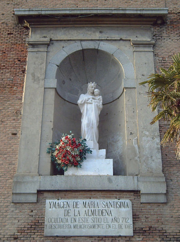 images virgen almudena - Virgen de la Almudena, patrona de la Capital