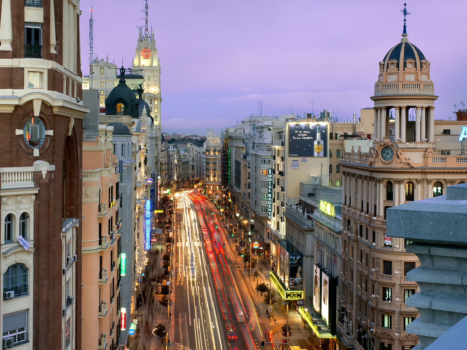 images gran via1 - Observa y vive Madrid